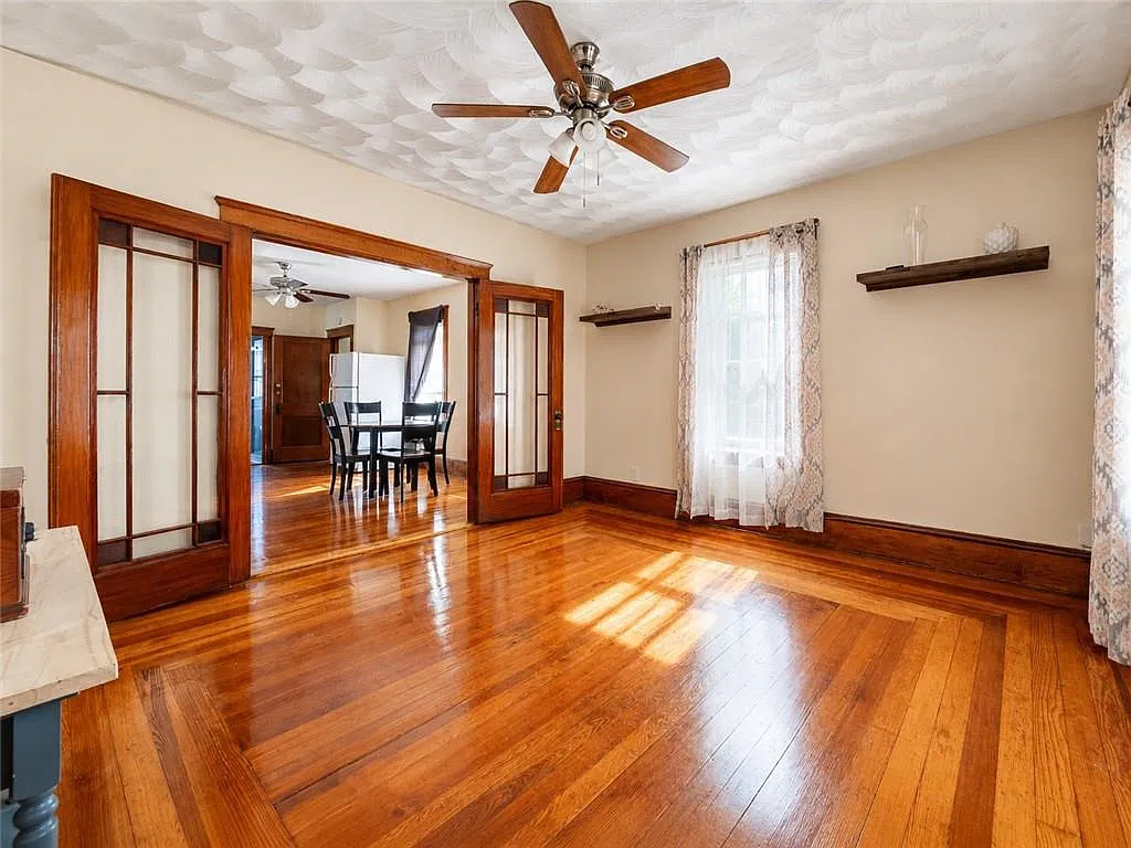 3 bed, 1100 sqft, $2,300 — Photo 2