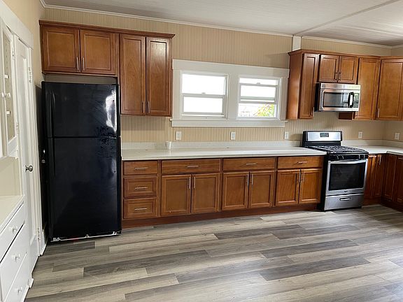 3rd image of 206 California Ave