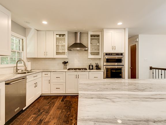 2nd image of 10110 Toms Ct