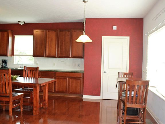 5th image of 801 Zeller Dr