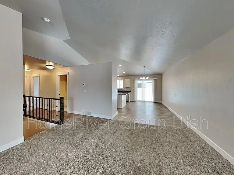 1375 E Rachel Way — Photo 5