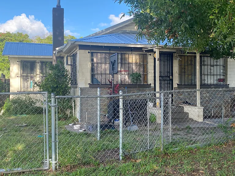 1120 Fargo St S — Photo 3