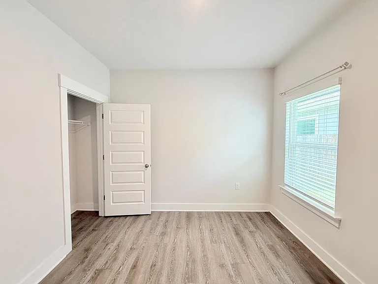 5733 Danbury Blvd — Photo 11
