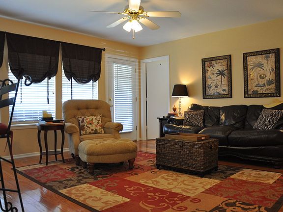 3rd image of 403 Redbud Cir