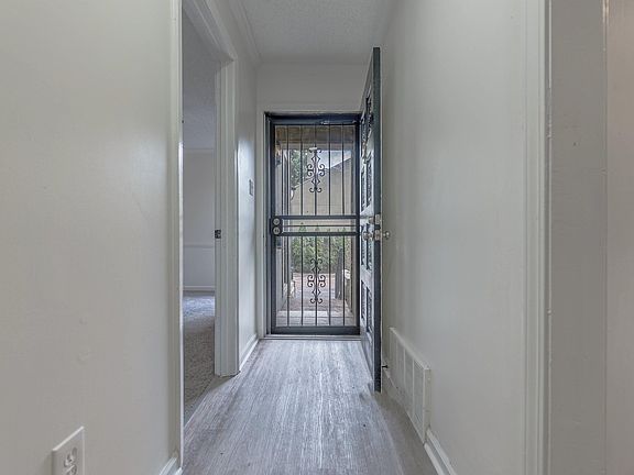 3rd image of 4025 Graham Oaks Ct #36