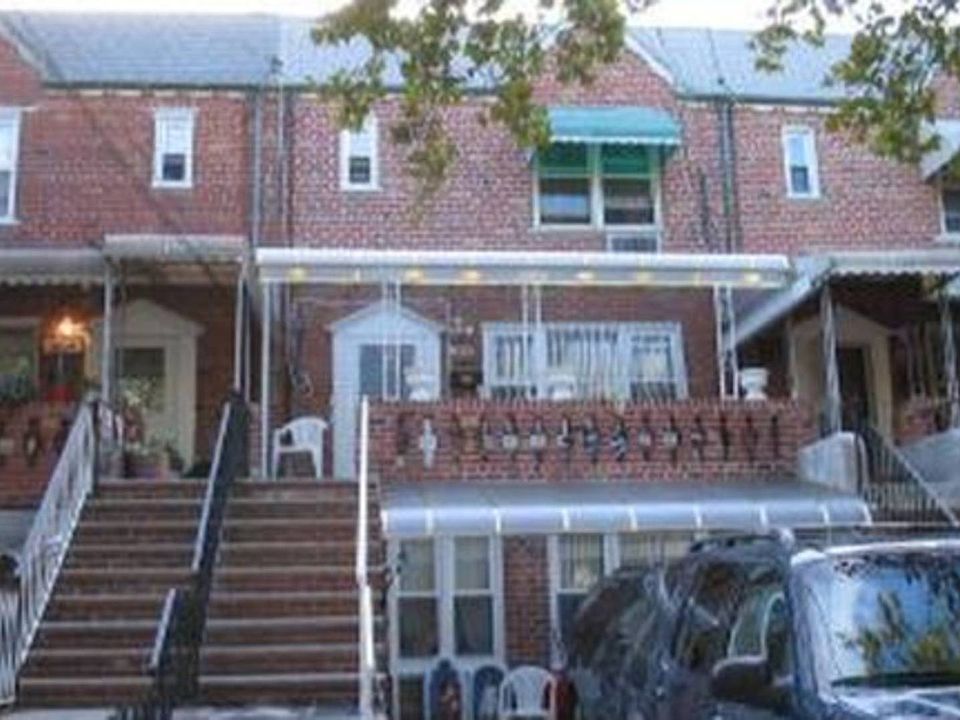 2nd image of 1200 E 55th St