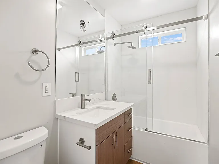 1352 W 36th Street apartments — Photo 39