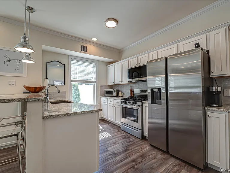 7 Nathan Hale Dr #A — Photo 8