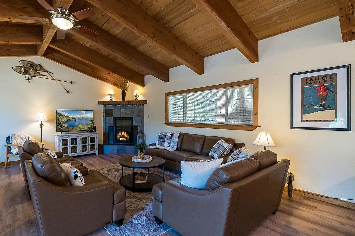 3 bed, 1672 sqft, $4,200 — Photo 2