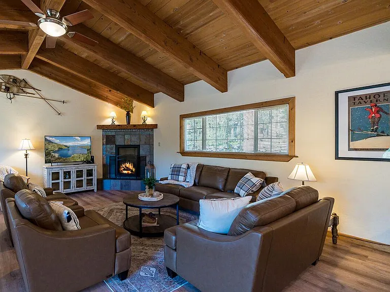 3130 Fabian Way — Photo 2