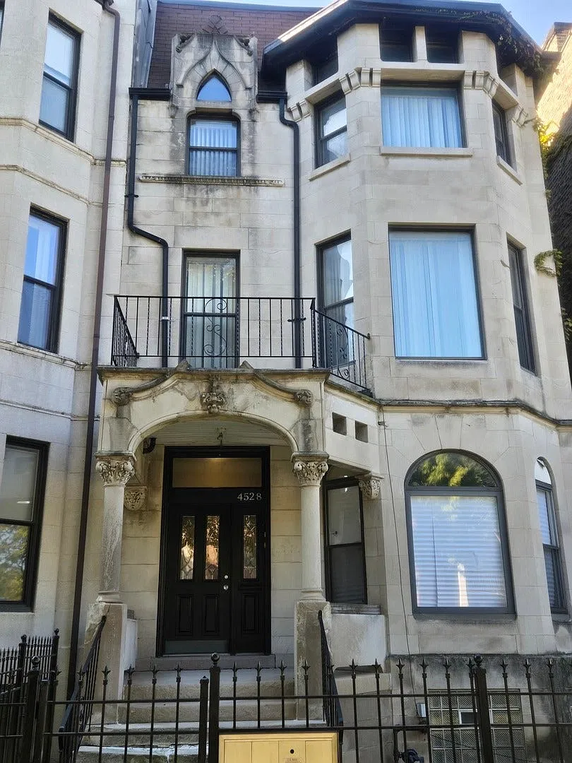 3 bed, 1300 sqft, $2,750 — Photo 1