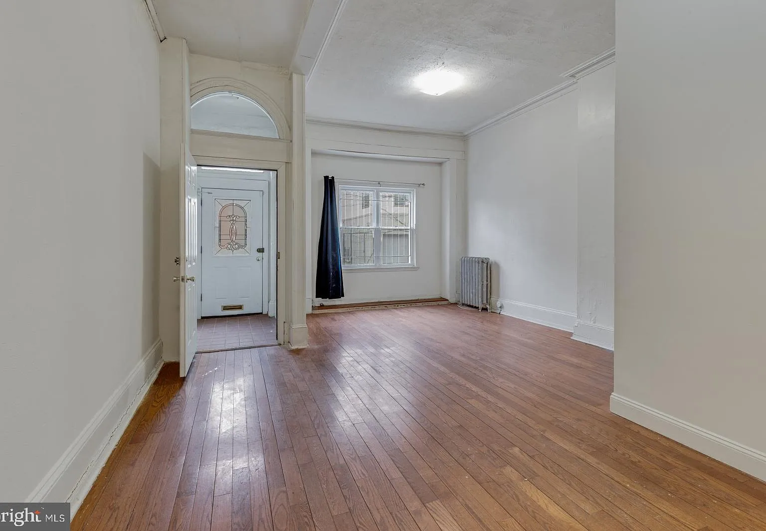 6 bed, 3.0 bath, 2400 sqft, $6,250 — Photo 4