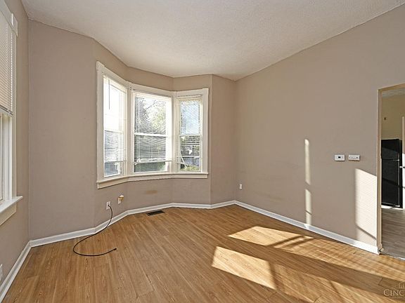 5th image of 6339 Hillside Ave