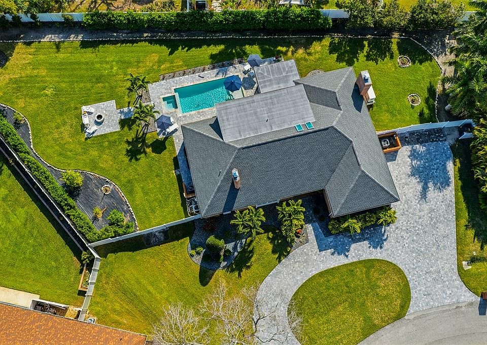 1st image of 1307 Riverview Cir