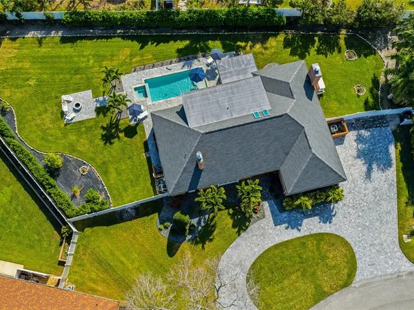 1307 Riverview Cir, Bradenton, FL 34209