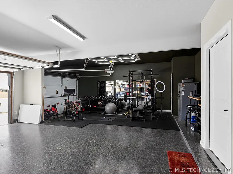 1119 W 86th Pl S — Photo 35