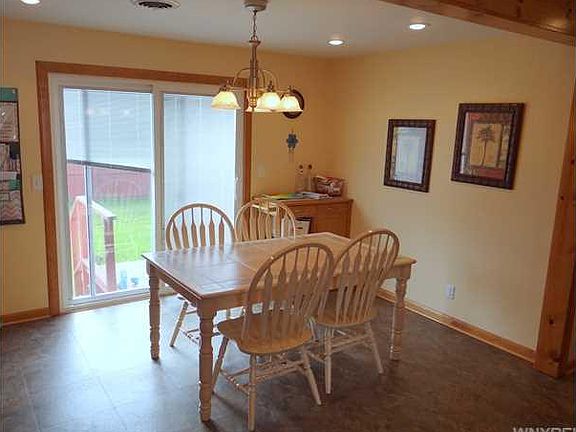 5th image of 124 Evergreen Pl