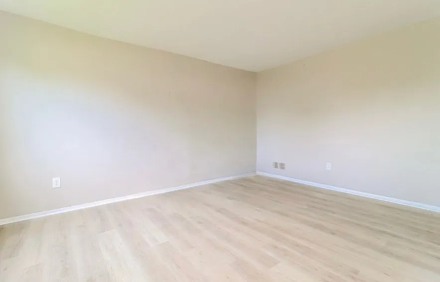 3 bed, 950 sqft, $1,395 — Photo 2