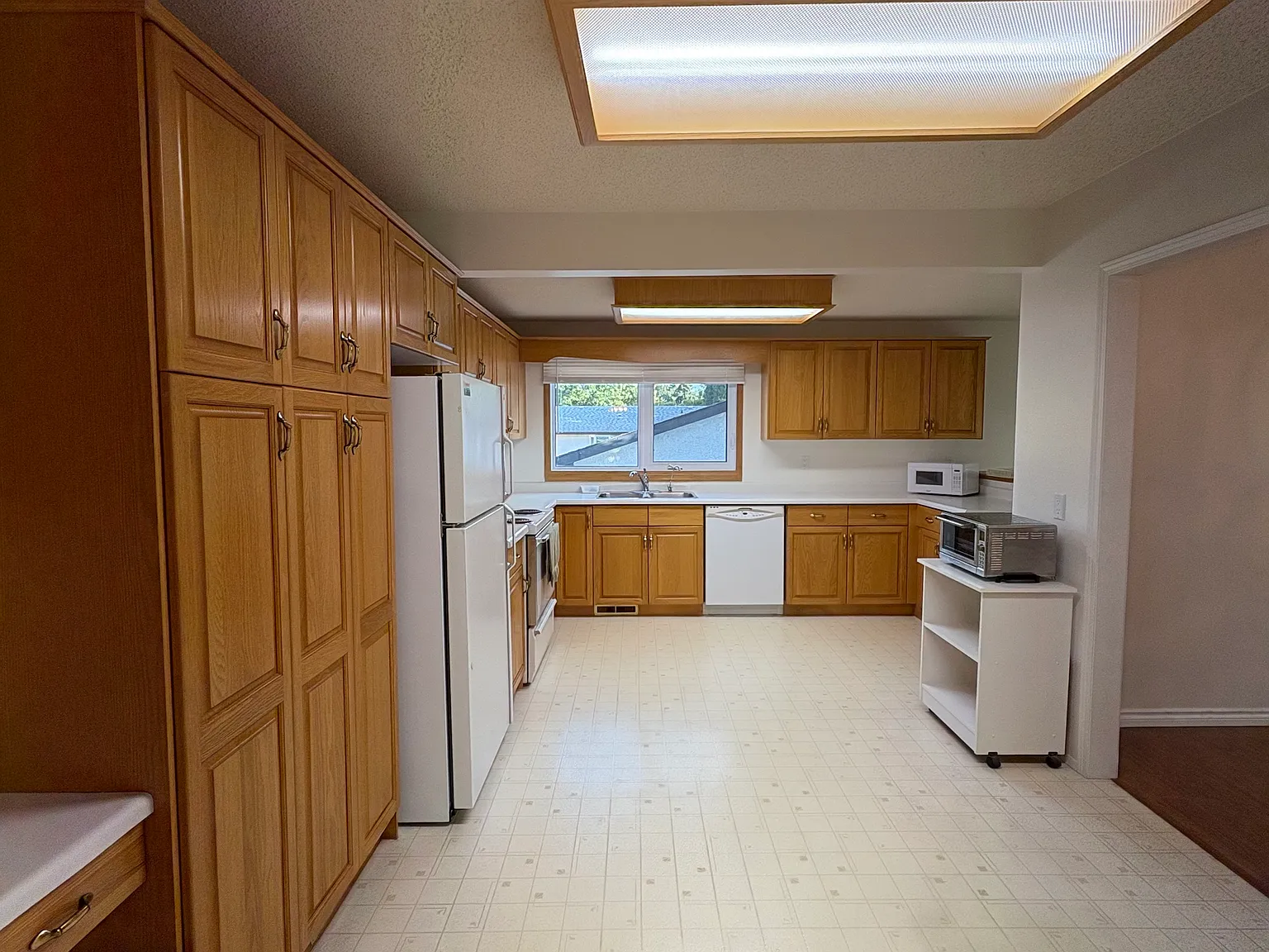 376 Wales Avenue - 1 — Photo 3