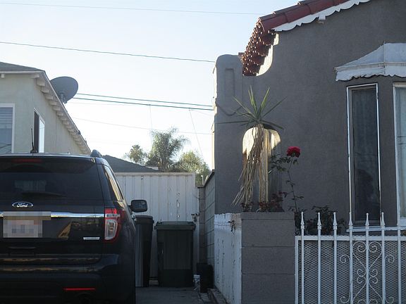 3rd image of 4226 Rogers St