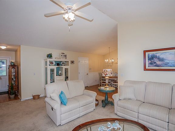 4th image of 4116 W Carrousel Ln