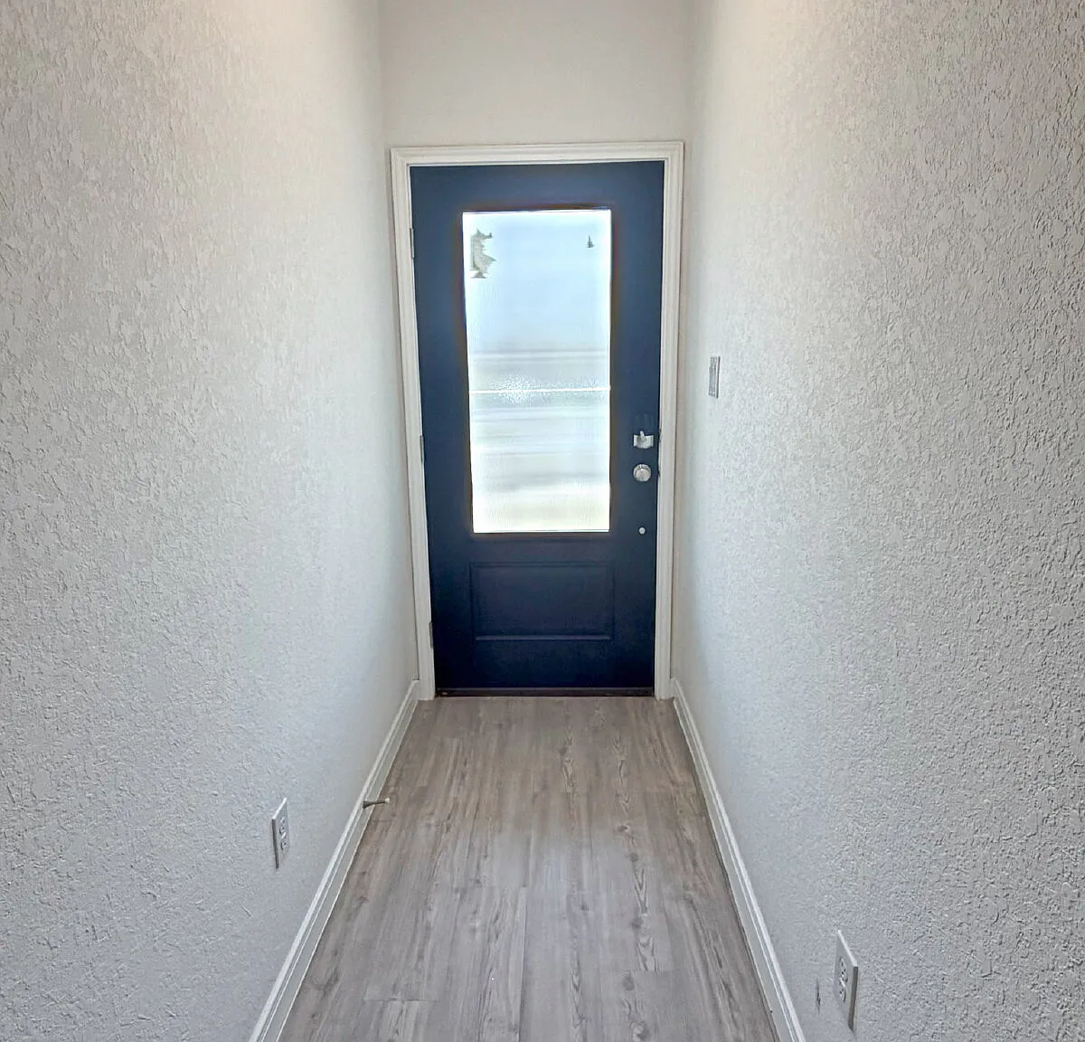 3 bed, 2.0 bath, 1914 sqft, $2,000 — Photo 2