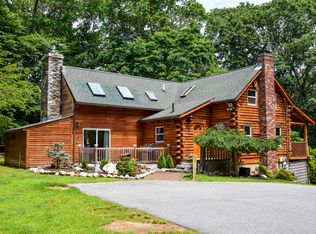 948 Knotty Oak Rd, Coventry, RI 02816