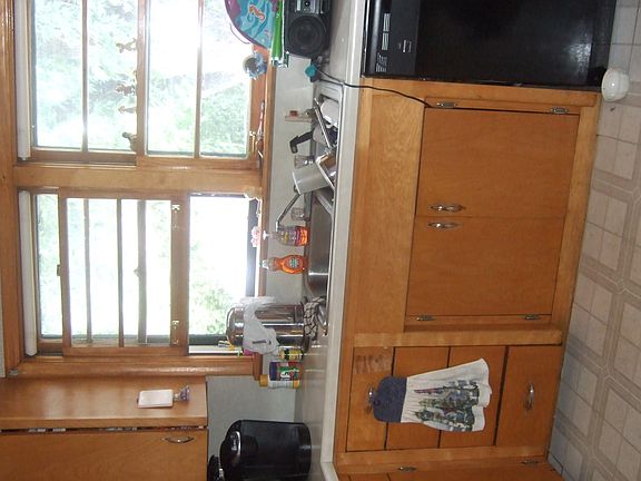 5th image of 1276 Fremont Ave