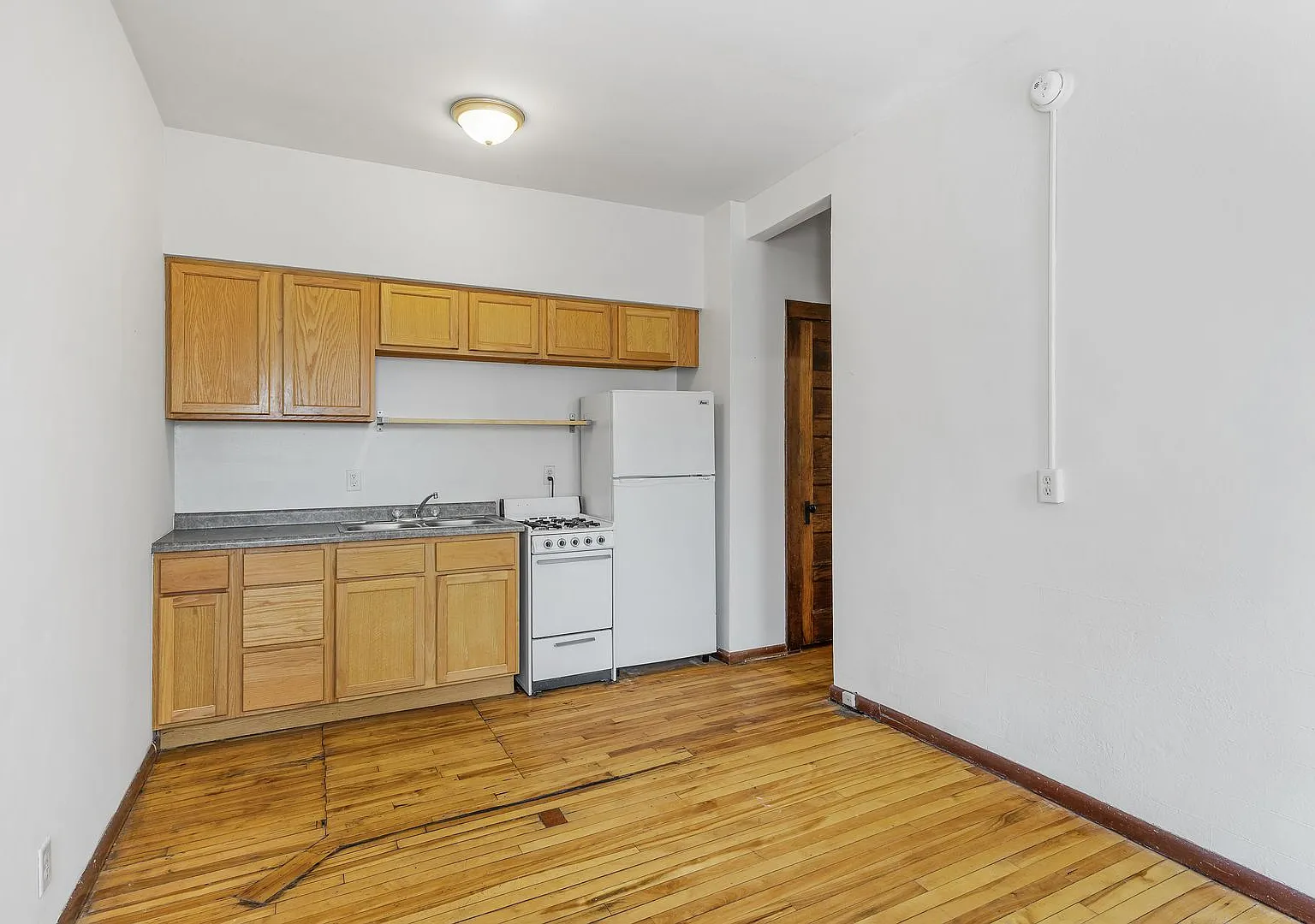 Doolittle 2735 Humboldt Ave S — Photo 4
