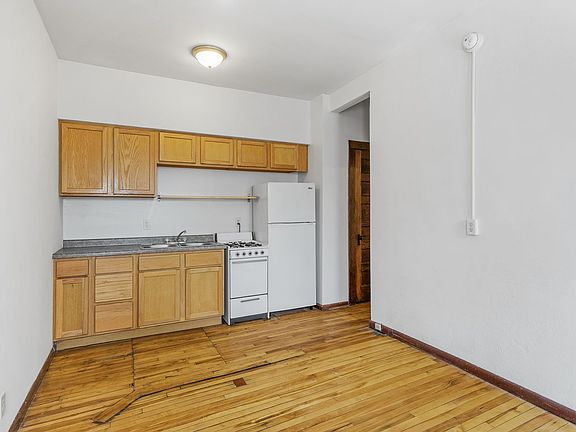 4th image of 2735 Humboldt Ave S #7