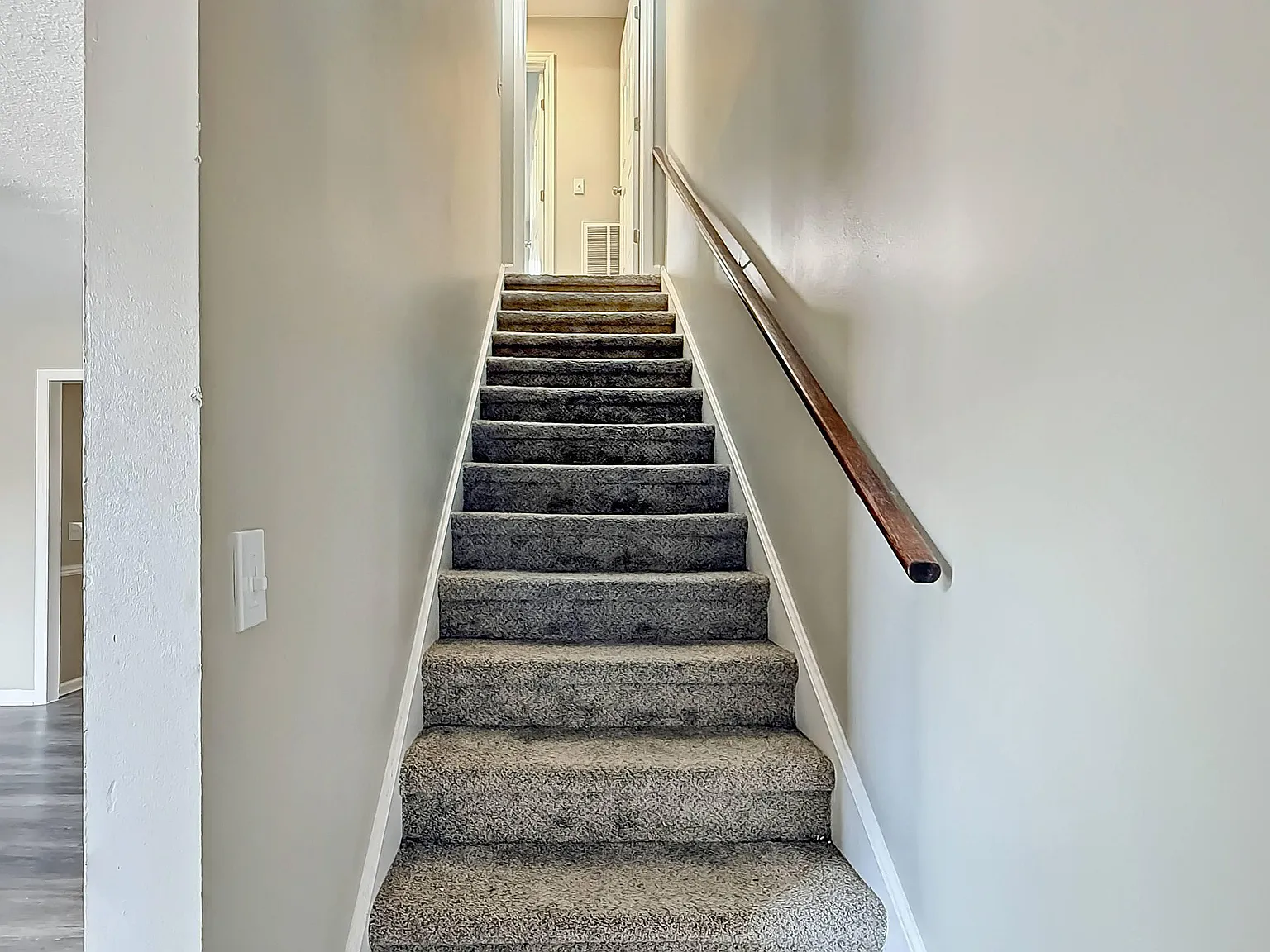 Holly Hills — Photo 3