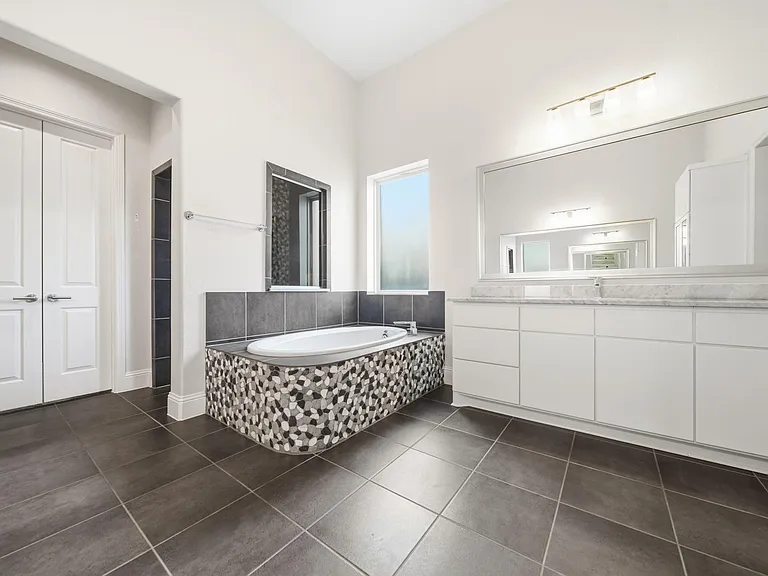 5735 Genoa Springs Ln — Photo 30