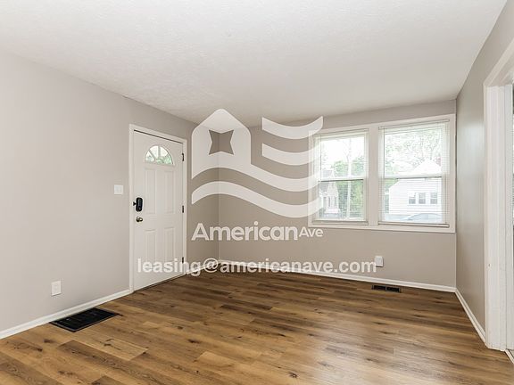1545205_004_living_room_13875539.jpg