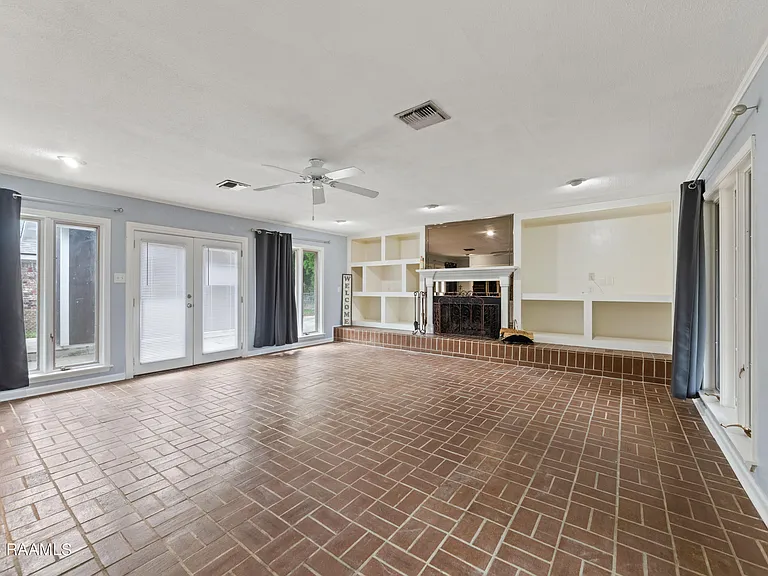 218 Debby Dr — Photo 12