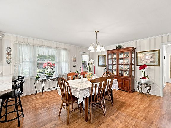 4th image of 45 Durham Dr