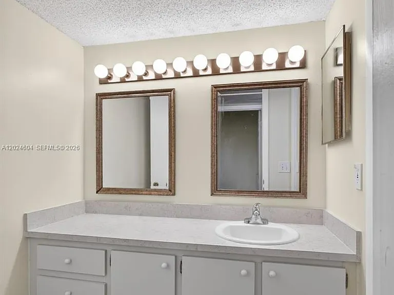 1954 Windsor Dr #1954 — Photo 30