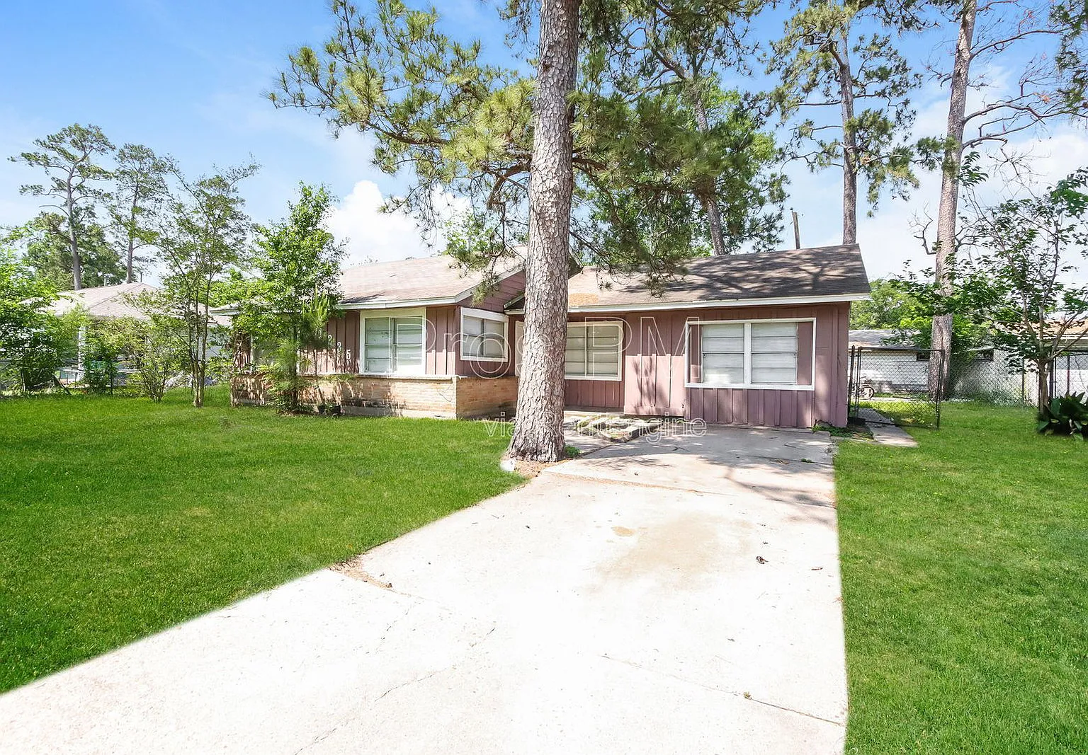 3 bed, 1.0 bath, 1368 sqft, $1,435 — Photo 1