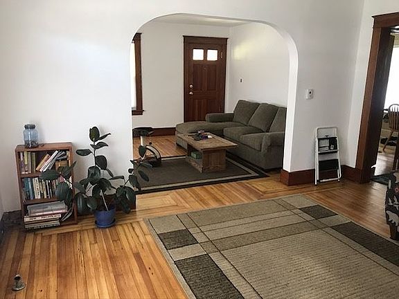 3rd image of 162 Woodlawn Ave