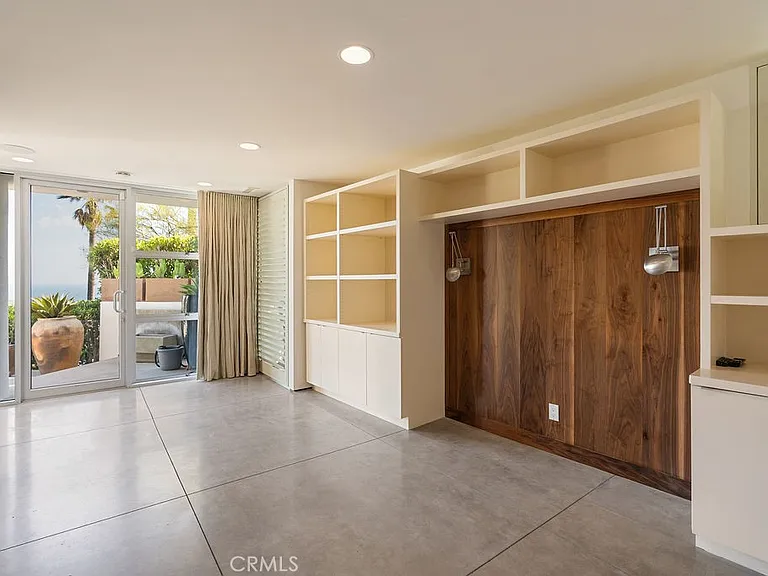 920 Skyline Dr — Photo 16