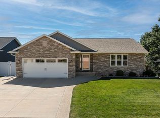 2525 Bullis Dr, Marion, IA 52302