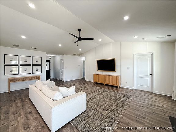 3rd image of 289 Ivystone Dr