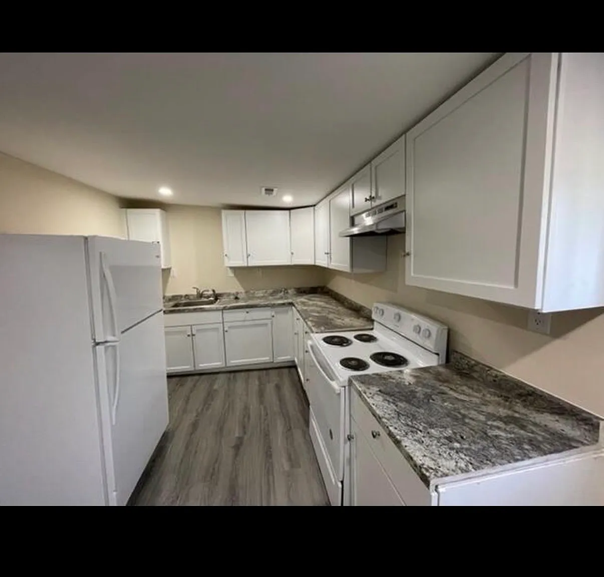 3 bed, 980 sqft, $1,980 — Photo 3