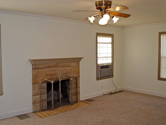 2nd image of 1066 Lexington Ave