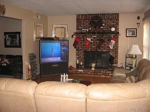 4th image of 236 Chestnut St