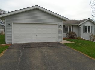 10173 Hawks Pointe Trl, Roscoe, IL 61073