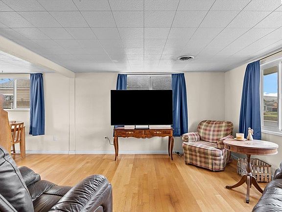 5th image of 704 Sanford Ave