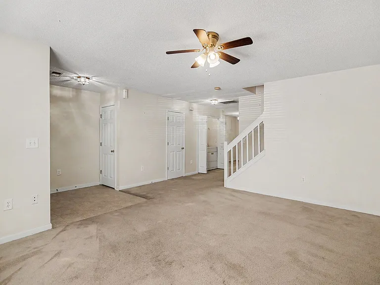 1043 Penny Ln — Photo 8