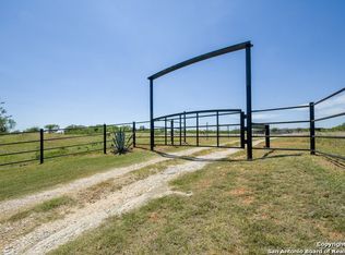 250 County Road 104, Floresville, TX 78114