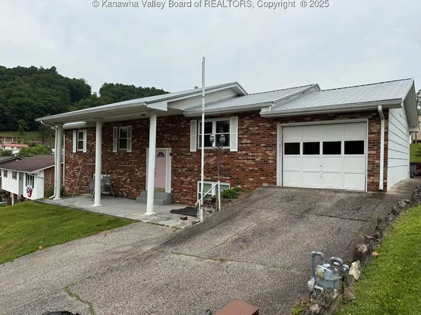 40 Hickory Ln, Madison, WV 25130