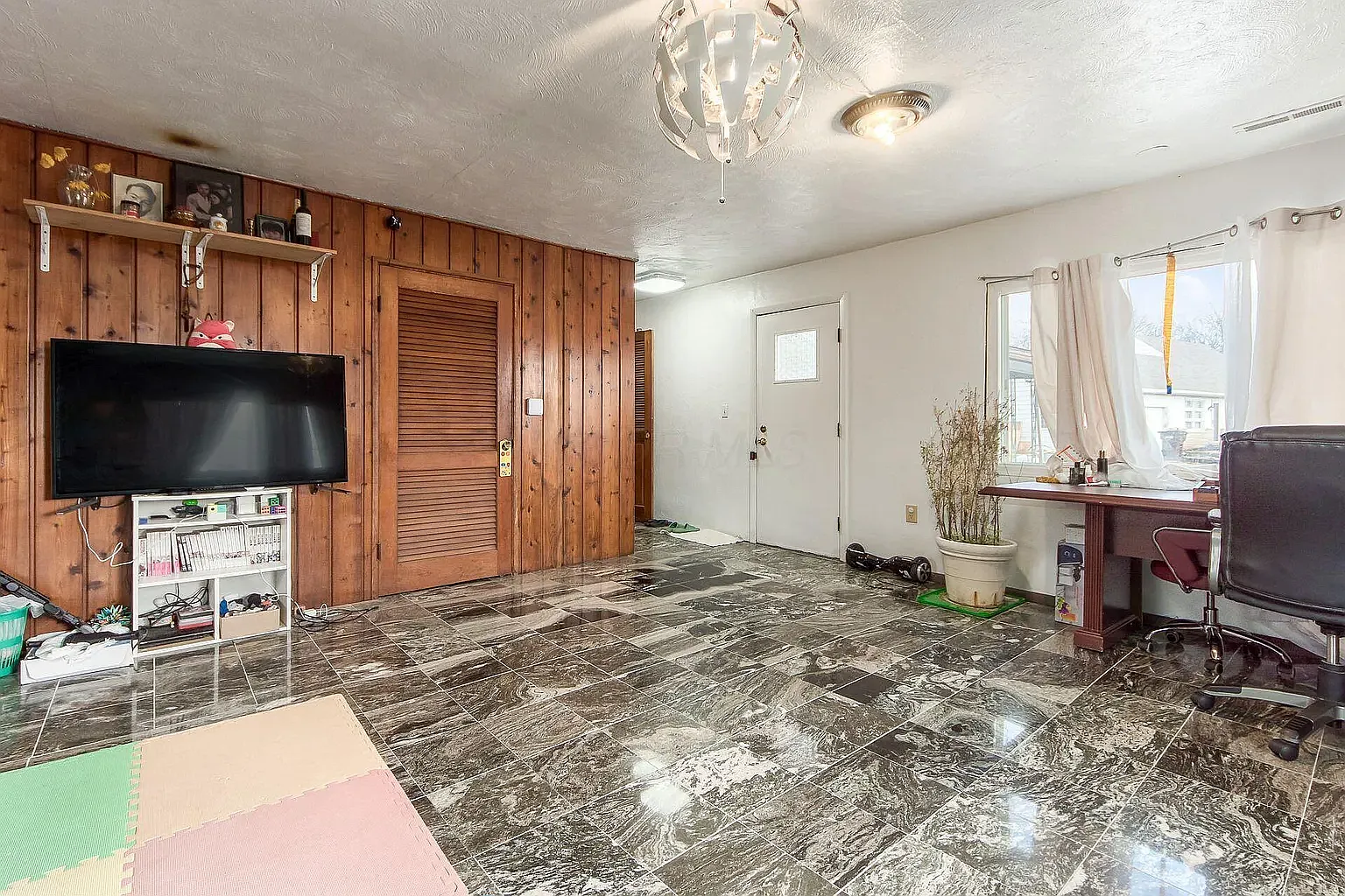 6 bed, 2515 sqft, $2,950 — Photo 4